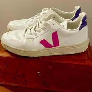 Veja V-10 size seven shoes. Worn two times. Very good condition.